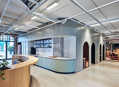 将古老构筑和现代饰面相互结合的鞋履品牌办公室装建空间是怎么的——Birkenstock